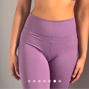 Nike Dry Fit High-Waisted Light Purple Capri Exercise / Yoga Leggings | XS